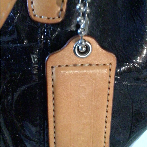 Elegant Black Patent Leather Tote Bag - Picture 3 of 4